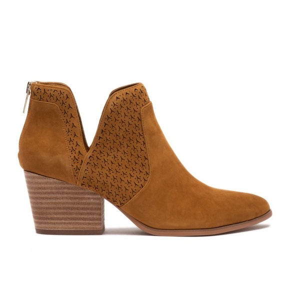 Vince Camuto Shoes - 👢NEW👢Cute Vince Camuto Ankle Bootie W 8M